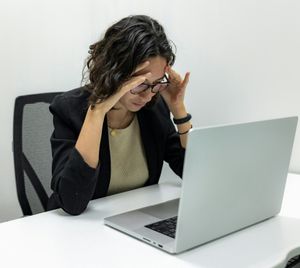 women-laptop